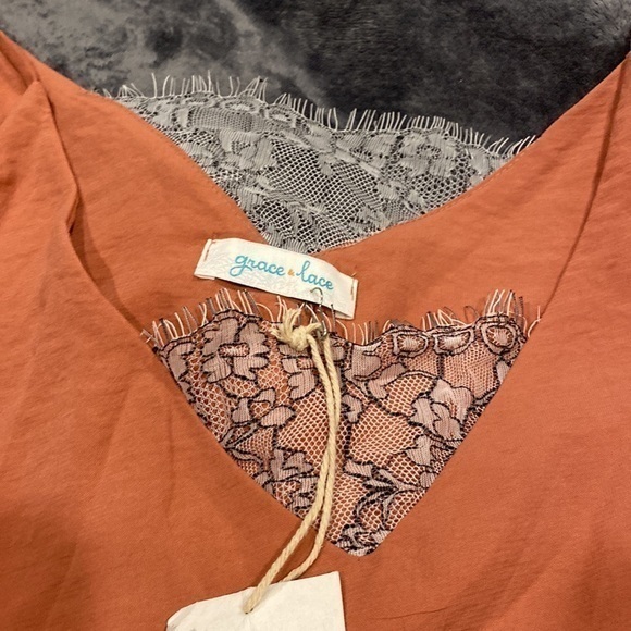 NWT Grace & Lace Tiered Rose Cami w/eyelash style lace size medium - Picture 2 of 6